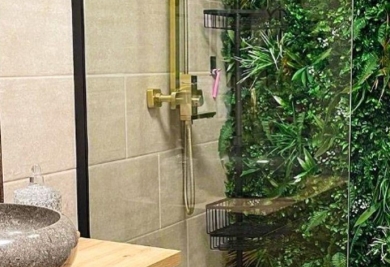 Ajoutez du Feuillage Artificiel à Votre Salle de Bain